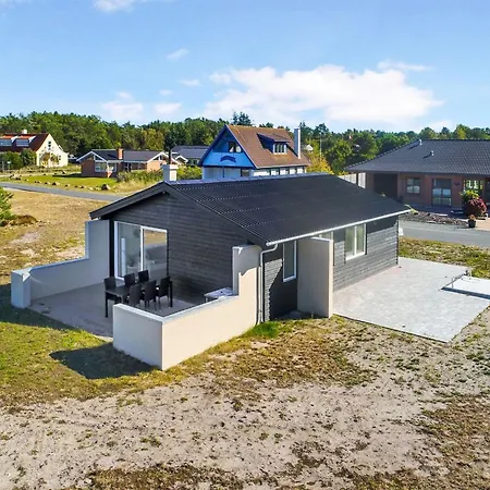 Edy - 75m From The Sea By Interhome